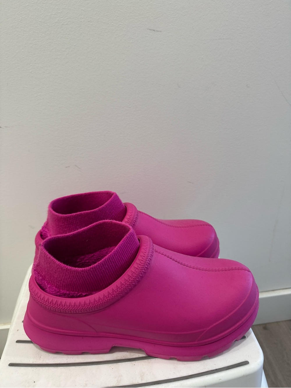Women’s Slip-On Waterproof Clogs in Bright Pink
